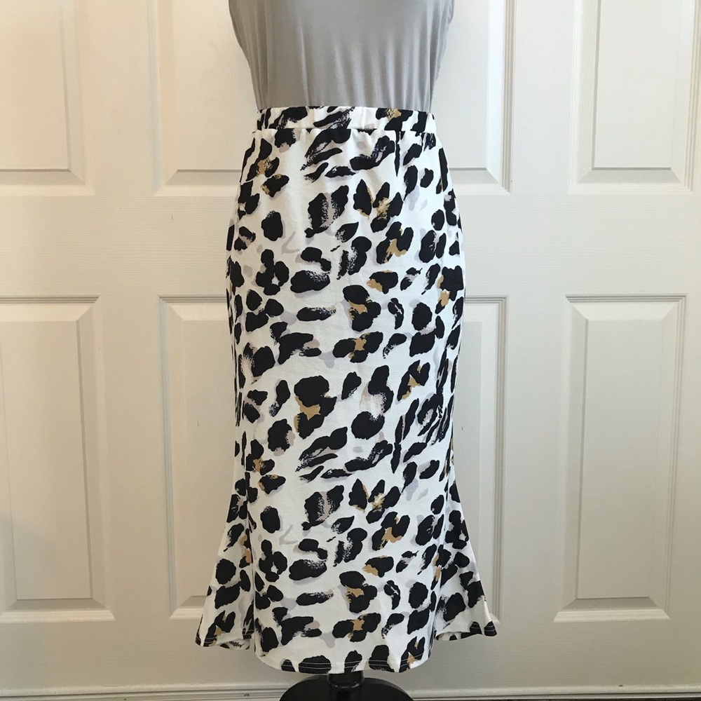 Leopard Print White Midi Pencil Skirt w/ flounce - Picture 4 of 5